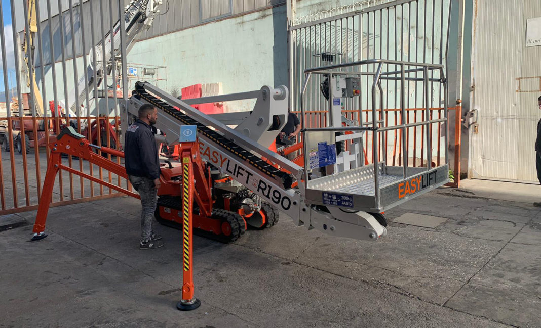 A NAPOLI HOIST SCEGLIE EASY LIFT - Sollevare - Easy lift - Aziende News Piattaforme aeree Piattaforme cingolate Ragni Spider Lift