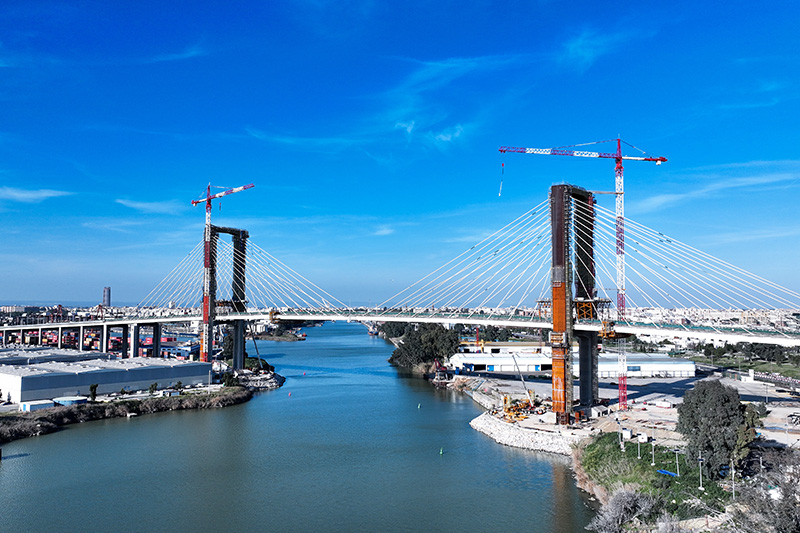 Liebherr ristrutturazione ponte Siviglia