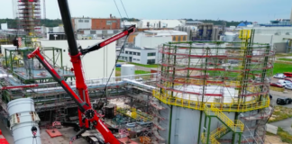 La “chimica del sollevamento” Mammoet per un impianto produttivo di copolimeri