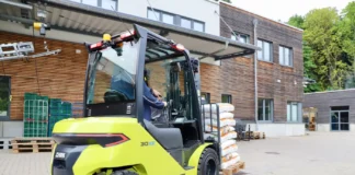 Tutta la forza elettrica dei carrelli Clark al LogiMAT 2026