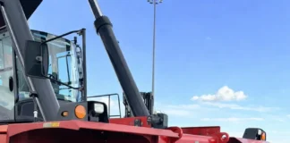 Pneumatici JK Tyre per il reachstacker Kalmar DRG 450