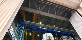 Sollevamento di un generatore da 324 ton con sistemi Enerpac ad opera di SIMI Trasporti