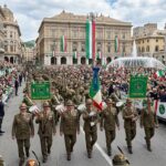 Alpini, il passo d’orgoglio di una Nazione nelle strade di Genova