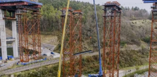 Tandem Tadano a 64 metri sul ponte Neckartal