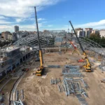 Due gru Grove per la nuova arena dei Giochi del Mediterraneo 2026