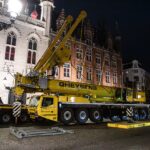 Tadano AC 7.450-1, allestimento notturno nel centro storico di Bruges