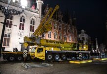 Tadano AC 7.450-1, allestimento notturno nel centro storico di Bruges